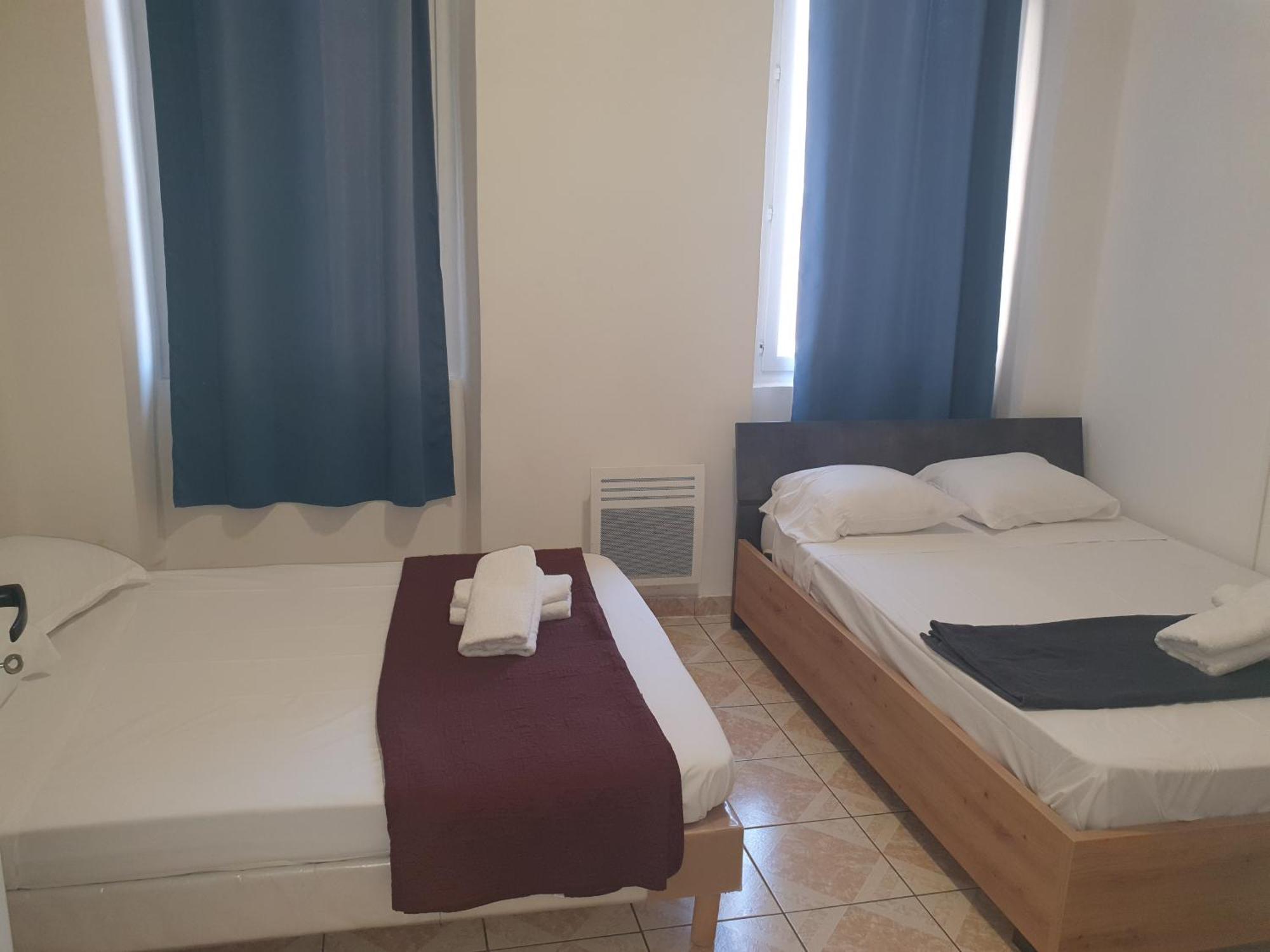 Hotel Du Centre Marseille Room photo